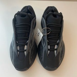 Yeezy 700 V3